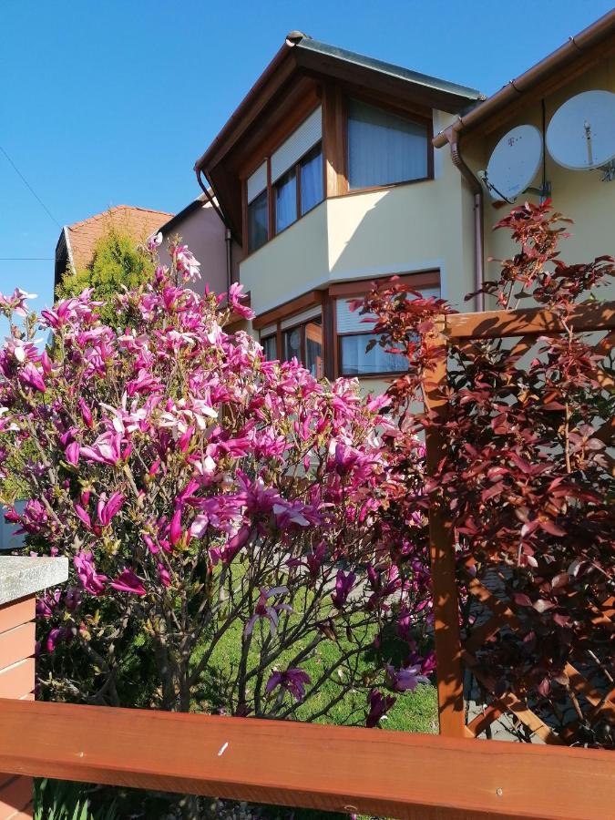 Marina-Buek Apartmanhaz Exteriör bild
