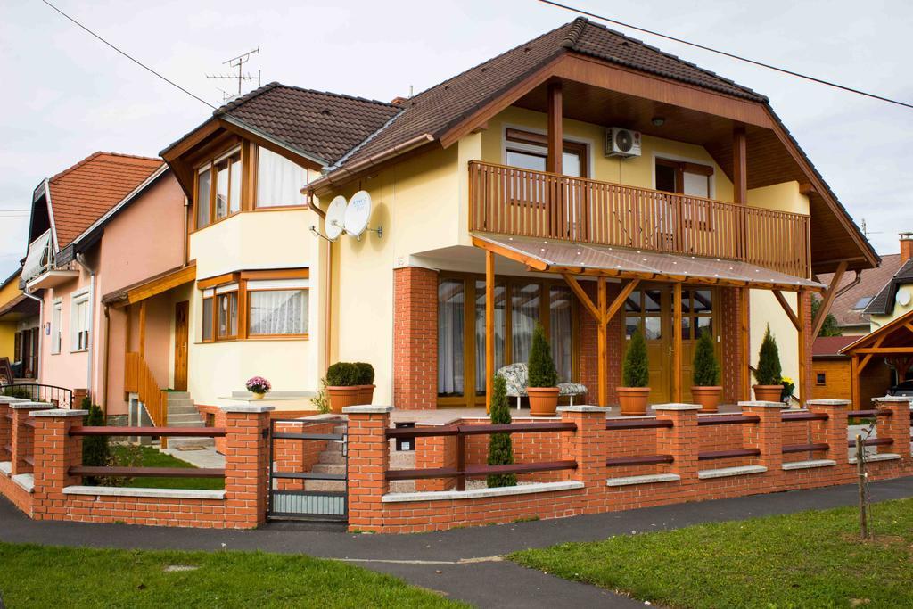 Marina-Buek Apartmanhaz Rum bild