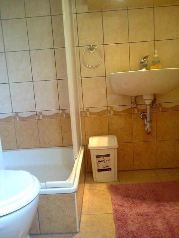 Marina-Buek Apartmanhaz Rum bild