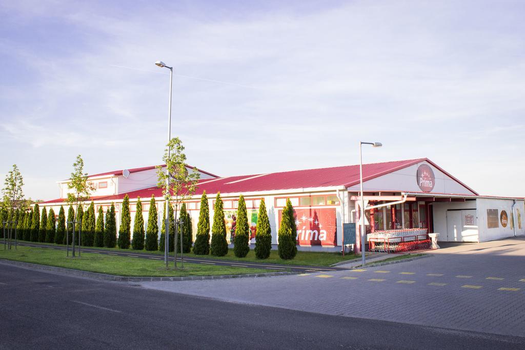 Marina-Buek Apartmanhaz Exteriör bild