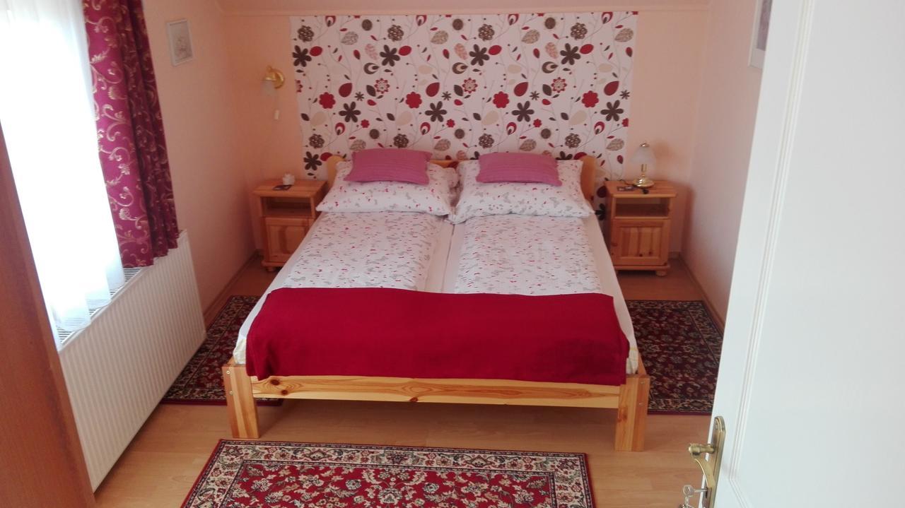 Marina-Buek Apartmanhaz Exteriör bild