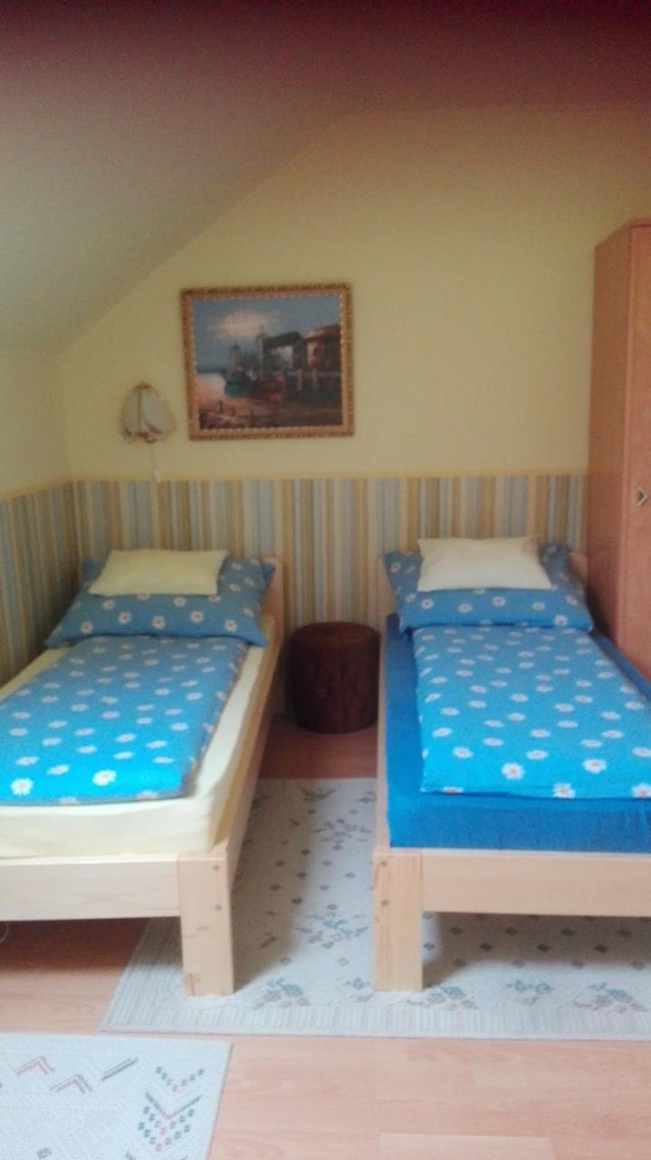 Marina-Buek Apartmanhaz Exteriör bild